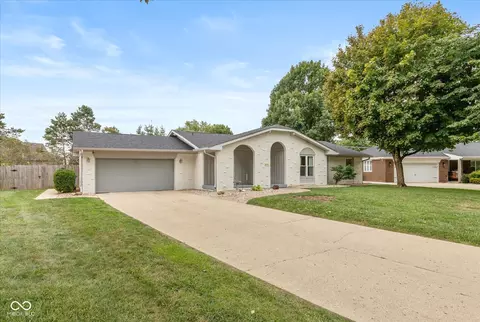 8725 Meadow Vista Dr, Indianapolis, IN 46217