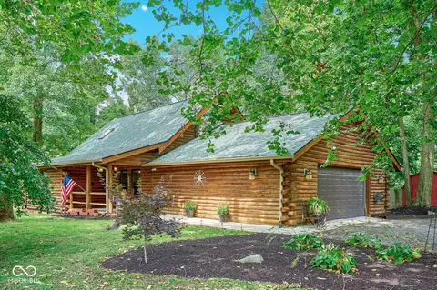 7418 Deerfield Dr, Greenfield, IN 46140