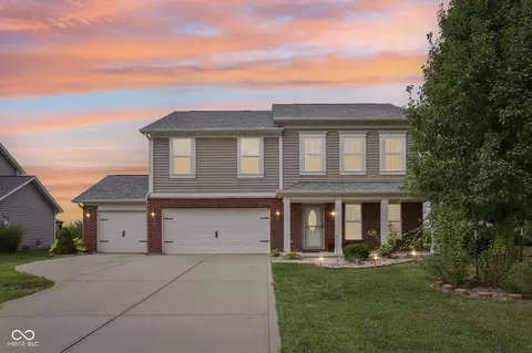 5680 W Woods Edge Dr, Mccordsville, IN 46055