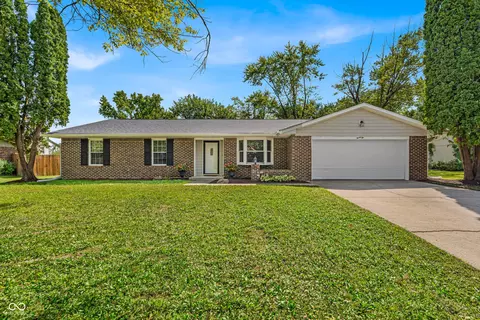9010 Deer Run Dr, Indianapolis, IN 46256