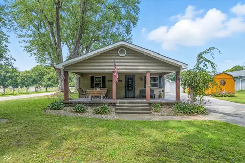 10760 N Shirley St, West Terre Haute, IN 47885