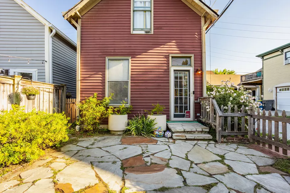 Exterior - 607 Lord St, Indianapolis, IN 46202 photo 10 of 12