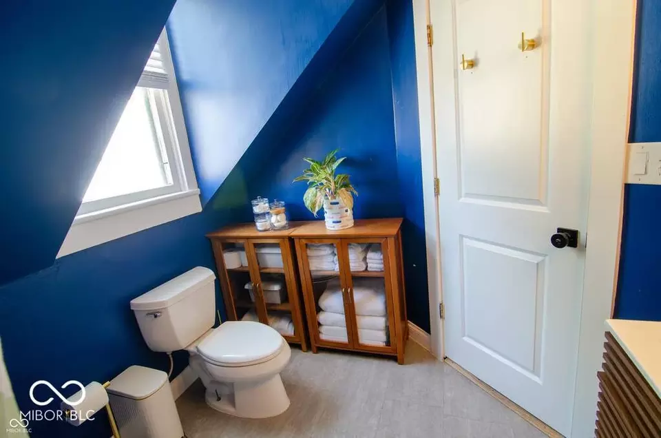 Bath - 607 Lord St, Indianapolis, IN 46202 photo 3 of 3