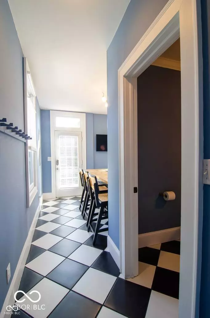 Entry Way - 607 Lord St, Indianapolis, IN 46202 photo 3 of 6