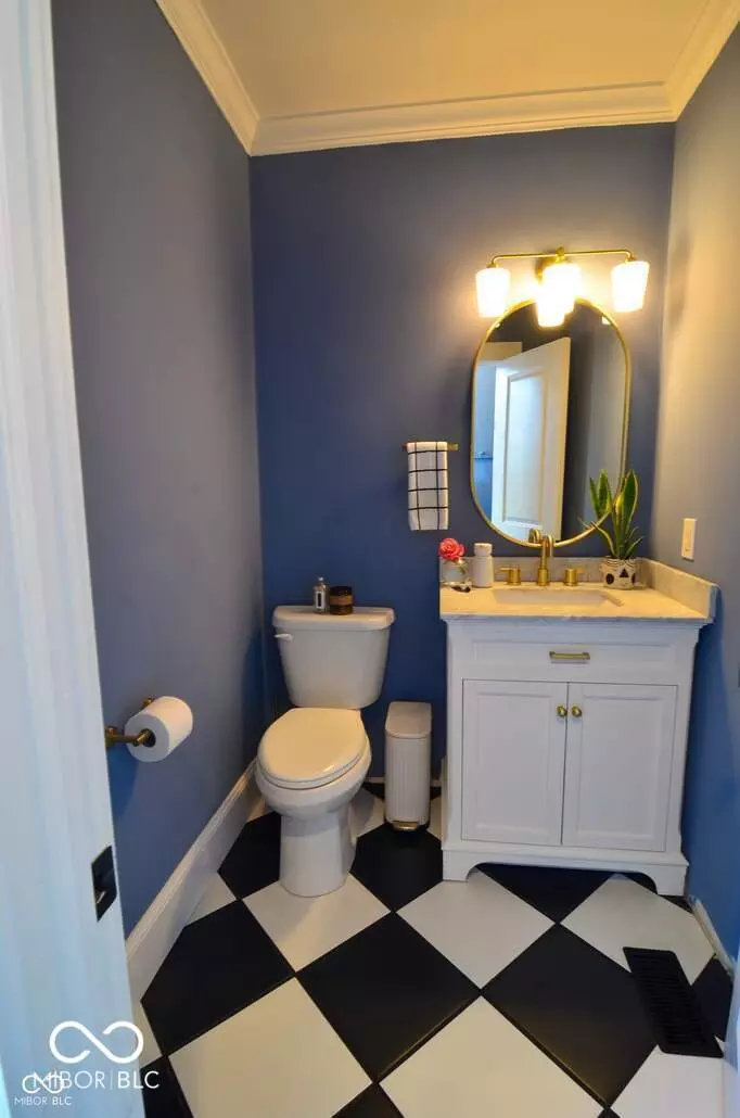 Bath - 607 Lord St, Indianapolis, IN 46202 photo 1 of 3