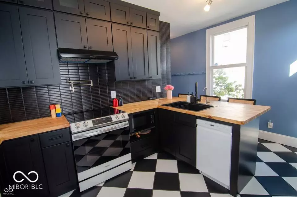 Kitchen - 607 Lord St, Indianapolis, IN 46202 photo 3 of 5