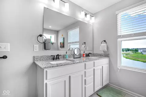 Bath - 4160 Lotus St, Plainfield, IN 46168 photo 3 of 6