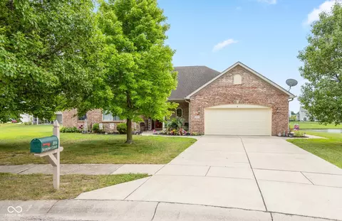 894 Scorpio Ct, Franklin, IN 46131