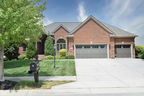 14324 Hearthwood Dr, Fishers, IN 46040