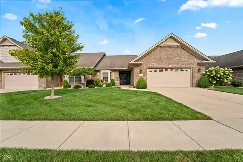 4051 Melbourne Dr, Columbus, IN 47203
