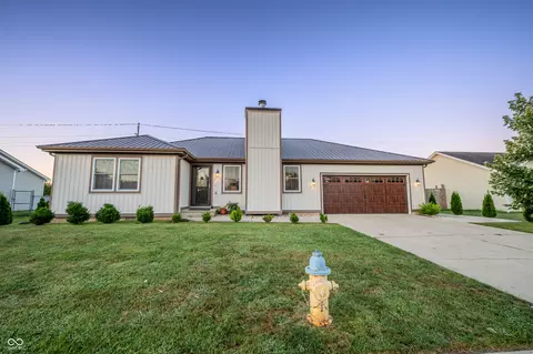 3361 Spring Valley Dr, Columbus, IN 47203
