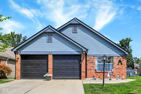 9828 Pine Ridge N Dr, Fishers, IN 46038