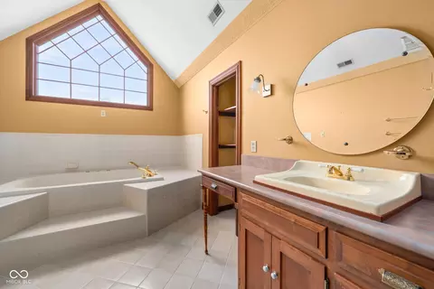 Bath - 1839 Raccoon Way, Pendleton, IN 46064 photo 4 of 8