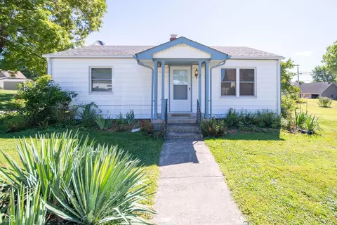 7 S West St, North Salem, IN 46165