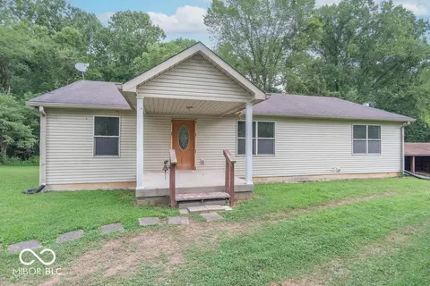 4007 Locust Grove Dr, Trafalgar, IN 46181