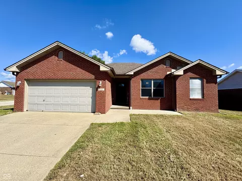1885 Gaynell Dr, Seymour, IN 47274