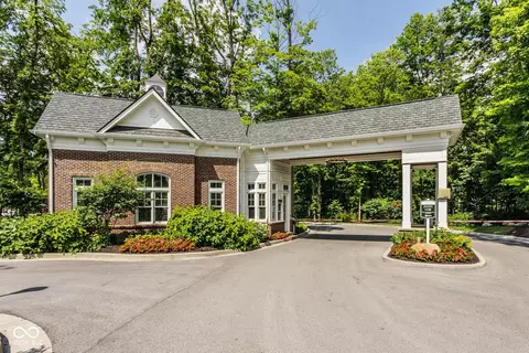 10470 Somerford Rdg, Zionsville, IN 46077