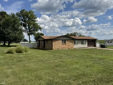 1454 Dover Dr, Rushville, IN 46173