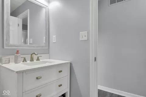 Bath - 8245 Devon Ave, Indianapolis, IN 46239 photo 3 of 4