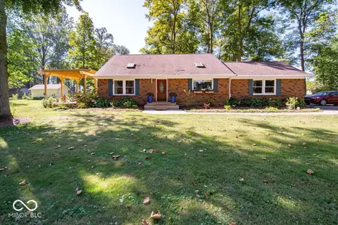 71 W Kingbird Dr, Fortville, IN 46040