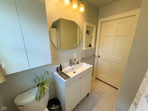 Bath - 303 Duffey St, Plainfield, IN 46168 photo 2 of 4