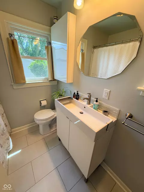 Bath - 303 Duffey St, Plainfield, IN 46168 photo 1 of 4