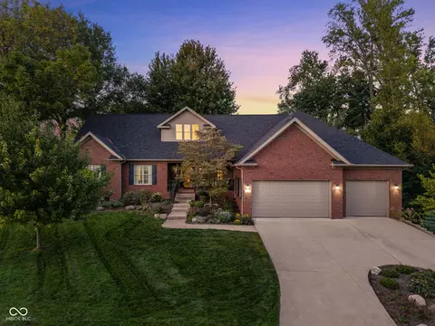 5665 Treeline Dr, Columbus, IN 47201