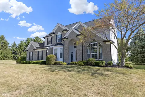 302 E Columbine Ln, Westfield, IN 46074