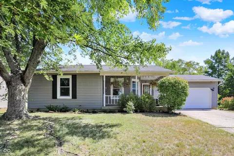 7773 Paddington Ln W, Indianapolis, IN 46268