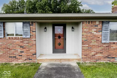 Exterior - 5656 S County Road 600 E, Plainfield, IN 46168 photo 3 of 7