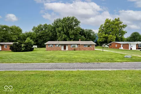 Exterior - 5656 S County Road 600 E, Plainfield, IN 46168 photo 2 of 7