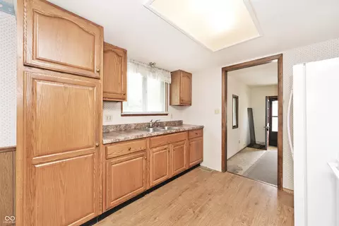 Kitchen - 5656 S County Road 600 E, Plainfield, IN 46168 photo 4 of 5