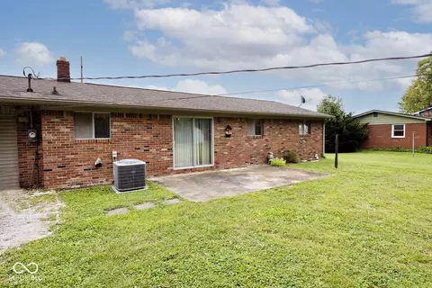 Exterior - 5656 S County Road 600 E, Plainfield, IN 46168 photo 5 of 7