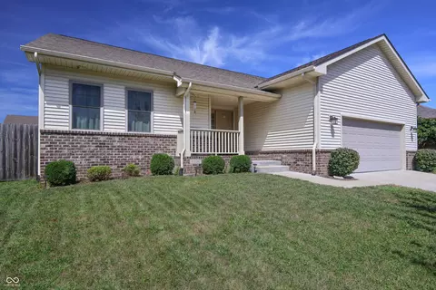 6106 Regency Dr, Columbus, IN 47203