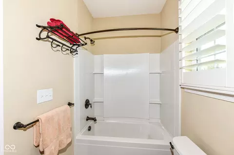 Bath - 16159 Vintner Dr, Fishers, IN 46037 photo 6 of 6