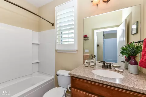Bath - 16159 Vintner Dr, Fishers, IN 46037 photo 5 of 6