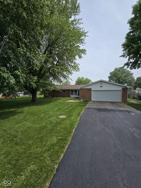 9984 W Sunset Ln, Elwood, IN 46036