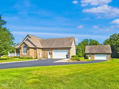 13684 W Auburn Ridge Ct, Linton, IN 47441