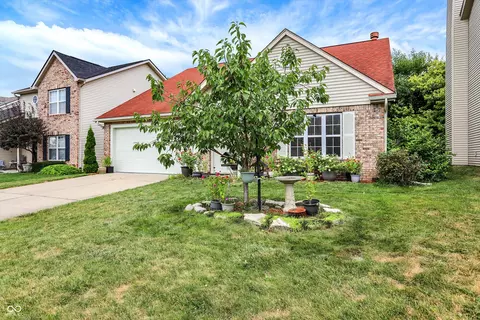 14928 Oak Rd, Carmel, IN 46033