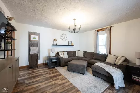 Living - 241 Pearl St, Pendleton, IN 46064 photo 2 of 3