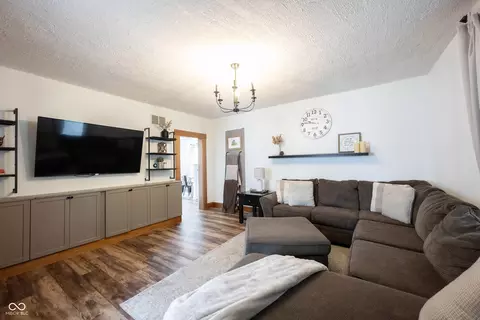 Living - 241 Pearl St, Pendleton, IN 46064 photo 1 of 3