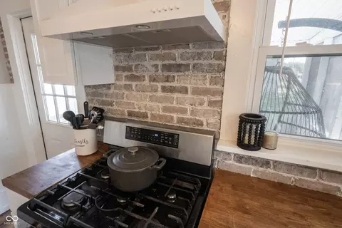 Kitchen - 241 Pearl St, Pendleton, IN 46064 photo 5 of 6