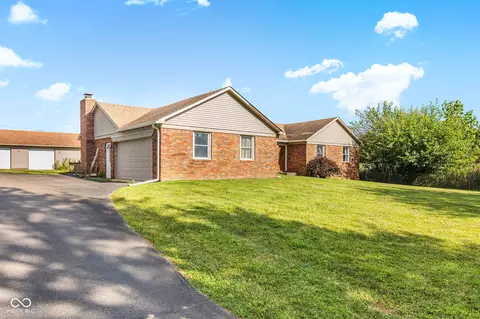 243 Plainview Dr, Avon, IN 46123