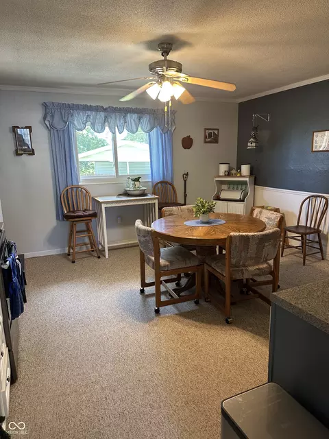 Dining - 301 Marion Blvd, Covington, IN 47932 photo 1 of 1