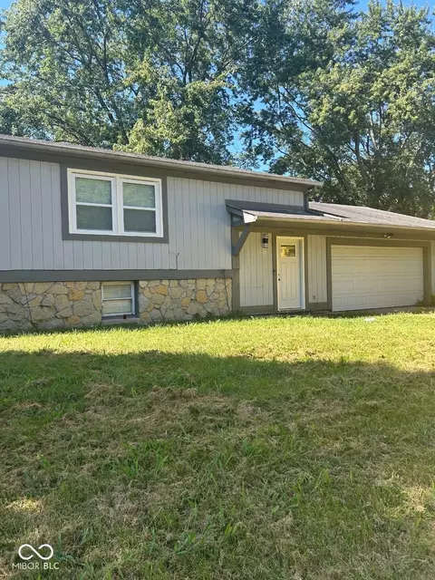8605 Spring Valley Ln, Indianapolis, IN 46231