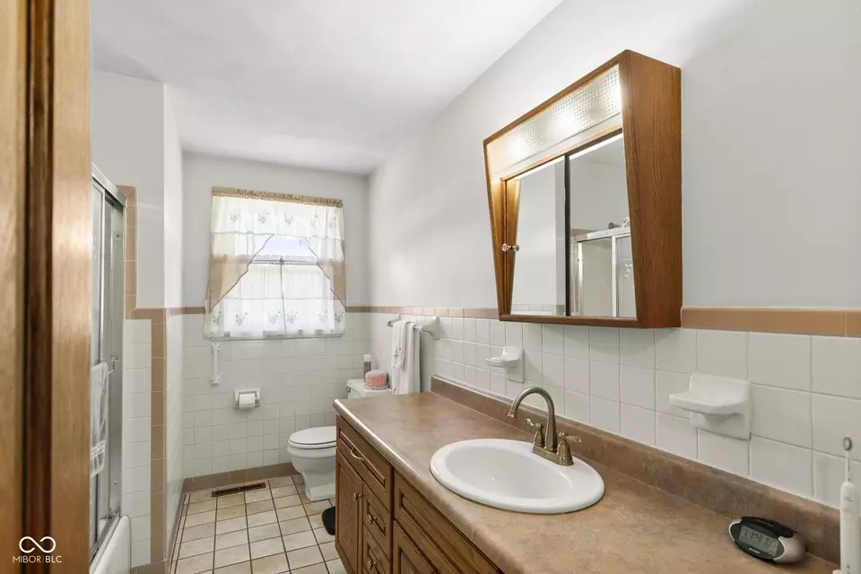 Bath - 6275 E Mt Eden Rd, Scottsburg, IN 47170 photo 1 of 2