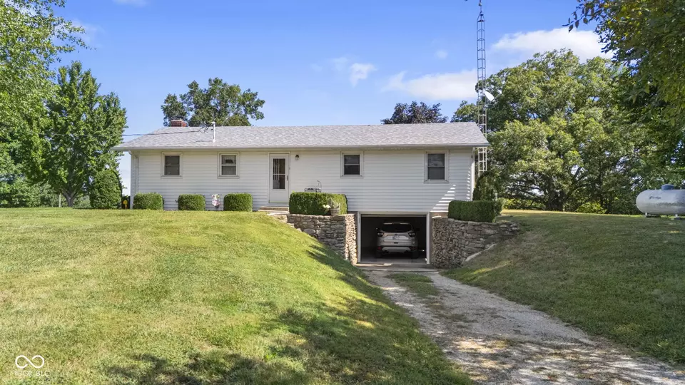 Exterior - 6275 E Mt Eden Rd, Scottsburg, IN 47170 photo 4 of 14