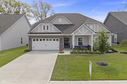 2525 Riviera Pl, Greenwood, IN 46143
