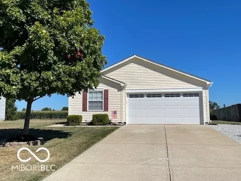 1912 Breakwater Dr, Greenfield, IN 46140