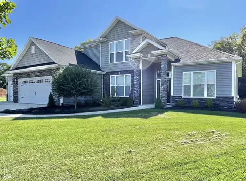 1041 Chesapeake Pointe Dr, Lafayette, IN 47909